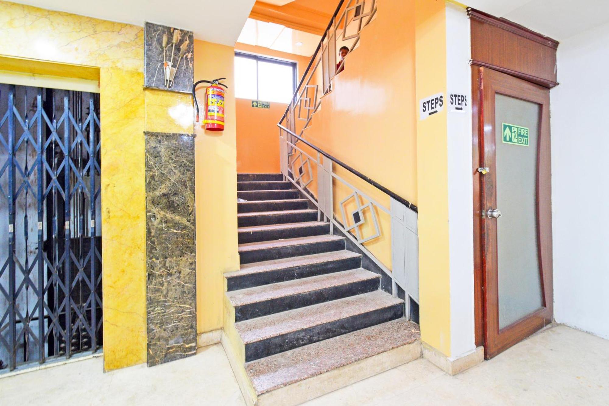 Super Townhouse Ameerpet Balkampet Road Hyderabad Esterno foto
